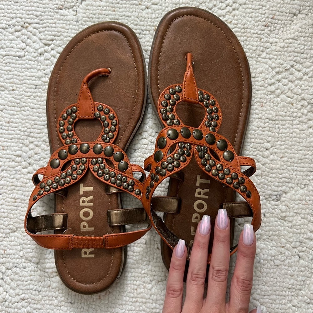 Report Sandal